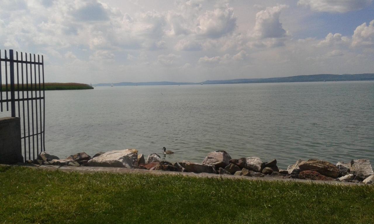 Hutter Vendégház Szántód Esterno foto