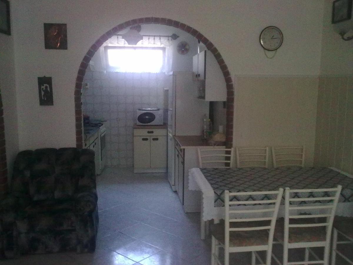 Hutter Vendégház Szántód Esterno foto
