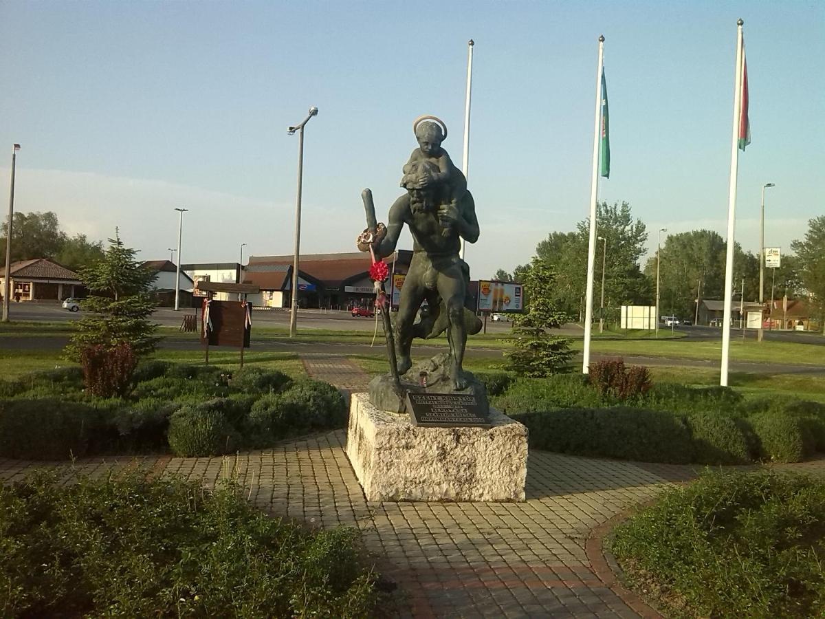 Hutter Vendégház Szántód Esterno foto