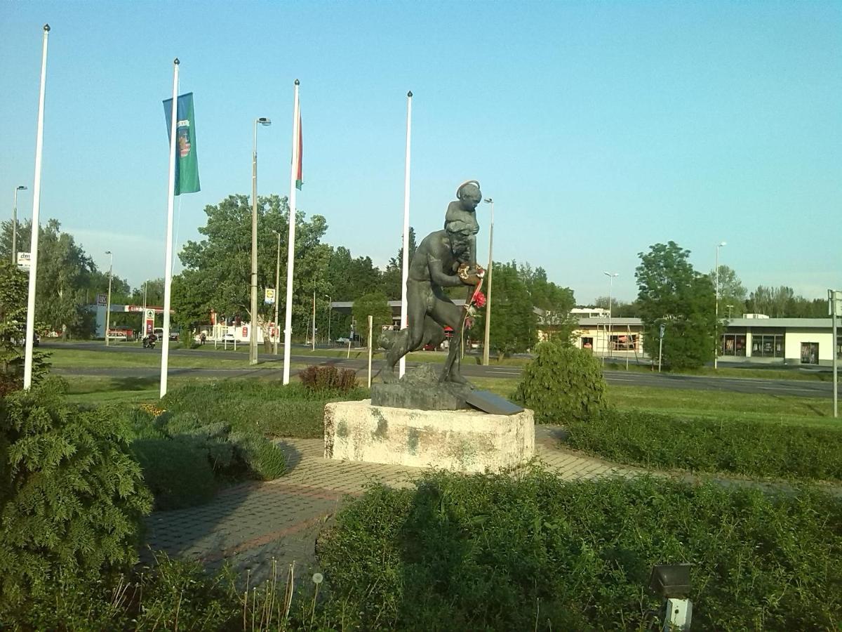 Hutter Vendégház Szántód Esterno foto
